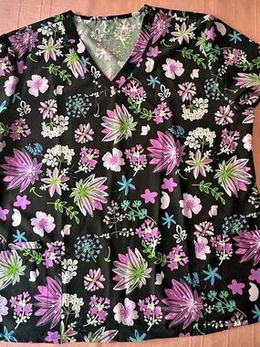 GT Performance V-Neck Scrub Top Floral V-Neck Top Size 2X NWT